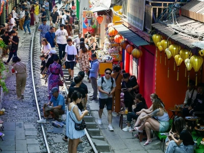Phố Cà Phê Đường Tàu Hà Nội: Trải Nghiệm Độc Đáo Sát Đường Ray
